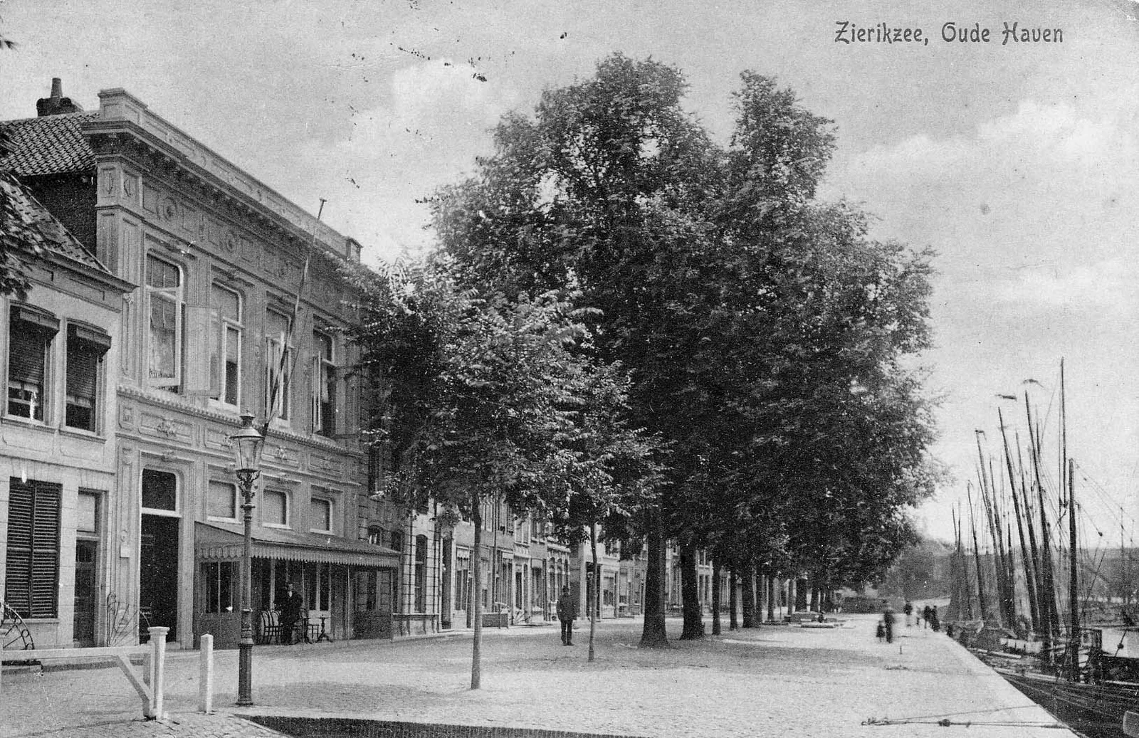 Originele ansichtkaart van de Oude Haven in Zierikzee rond 1915
